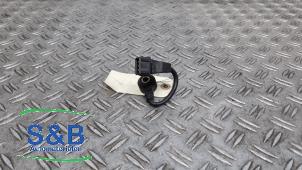 Klopfsensor van een Volkswagen Golf IV (1J1) 1.6 1999