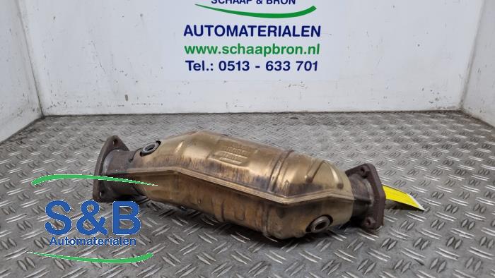 Używane Katalizator Volkswagen Passat Variant (3B6) 2.0 Cena € 255,00 Procedura marży oferowane przez Schaap & Bron