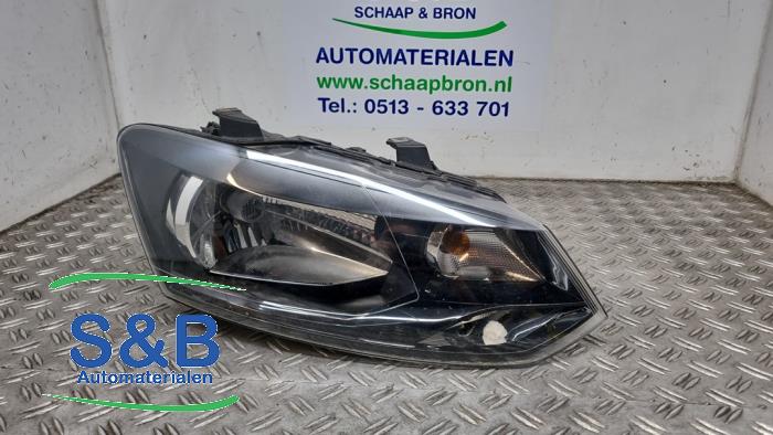 Używane Reflektor prawy Volkswagen Polo V (6R) 1.4 TSI 16V BlueGT Cena € 84,99 Procedura marży oferowane przez Schaap & Bron