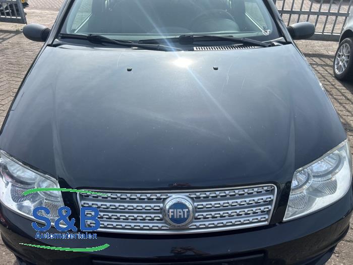Używane Maska Fiat Punto II (188) 1.2 60 S Cena € 50,00 Procedura marży oferowane przez Schaap & Bron