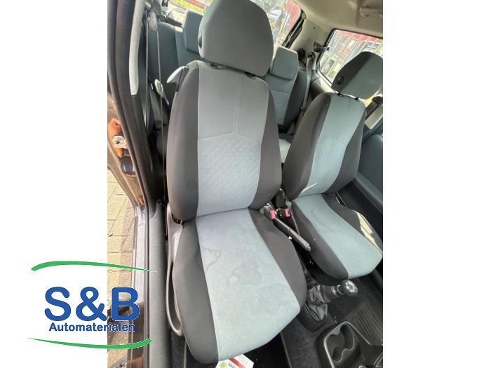 Używane Fotel prawy Fiat Punto II (188) 1.2 60 S Cena € 75,00 Procedura marży oferowane przez Schaap & Bron