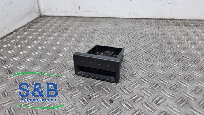 Begagnade Askkopp, fram Volkswagen Transporter T4 1.9 TD Pris € 24,99 Marginaltabell erbjuds av Schaap & Bron
