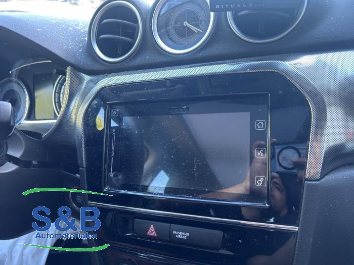 Używane Radio Suzuki Vitara (LY/MY) 1.0 Booster Jet Turbo 12V Cena € 399,00 Procedura marży oferowane przez Schaap & Bron