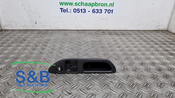 Usados Interruptor de ventanilla eléctrica Opel Agila (A) 1.2 16V Precio € 42,50 Norma de margen ofrecido por Schaap & Bron