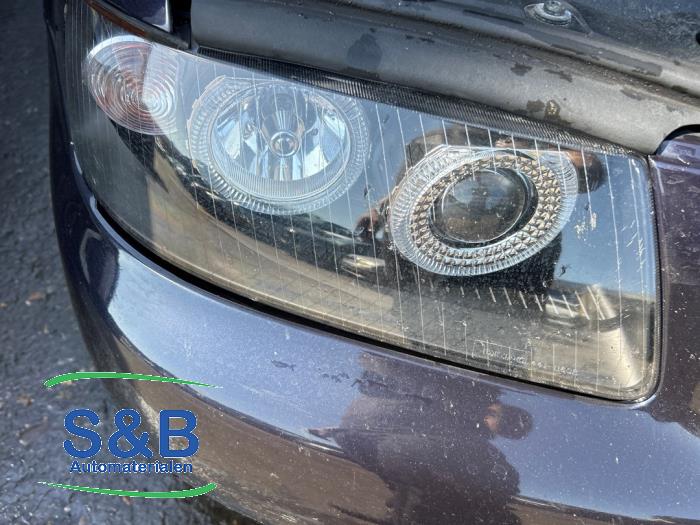 Używane Reflektor prawy Audi A3 (8L1) 1.6 Cena € 75,00 Procedura marży oferowane przez Schaap & Bron