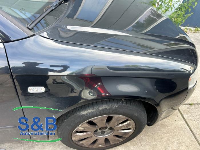 Używane Blotnik prawy przód Audi A4 Avant (B7) 2.0 20V Cena € 75,00 Procedura marży oferowane przez Schaap & Bron