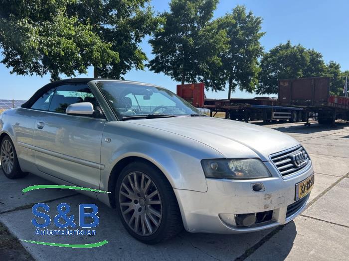 Używane Miekki dach cabrio Audi A4 Cabriolet (B6) 3.0 V6 30V Cena € 299,99 Procedura marży oferowane przez Schaap & Bron