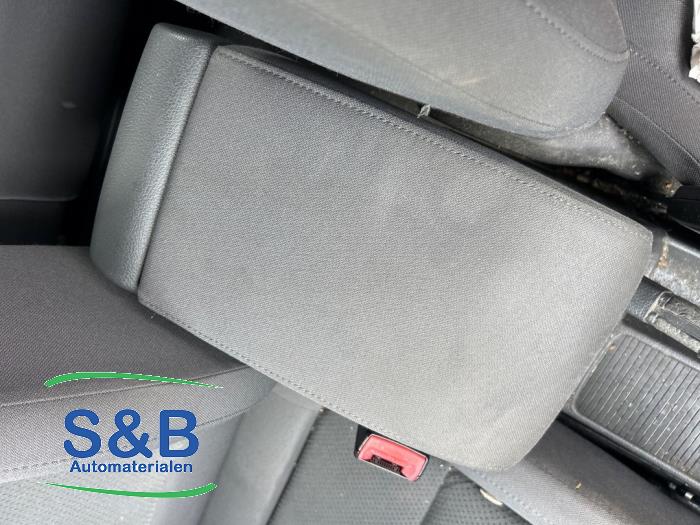 Begagnade Armstöd Volkswagen Golf Plus (5M1/1KP) 1.4 TSI 140 16V Pris € 50,00 Marginaltabell erbjuds av Schaap & Bron