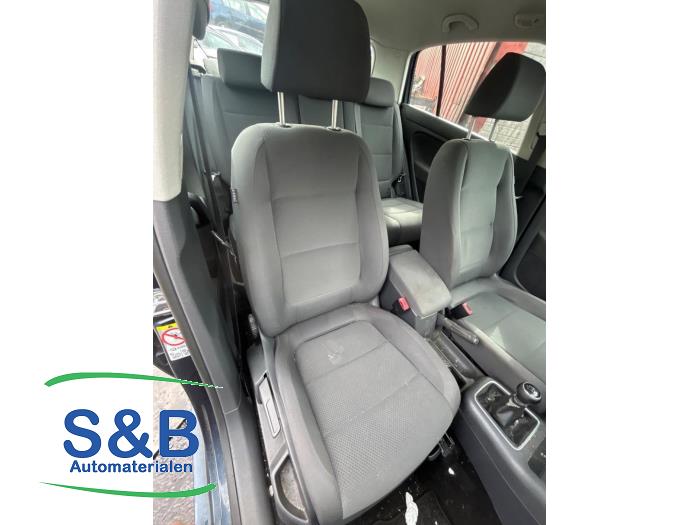 Używane Fotel prawy Volkswagen Golf Plus (5M1/1KP) 1.4 TSI 140 16V Cena € 75,00 Procedura marży oferowane przez Schaap & Bron