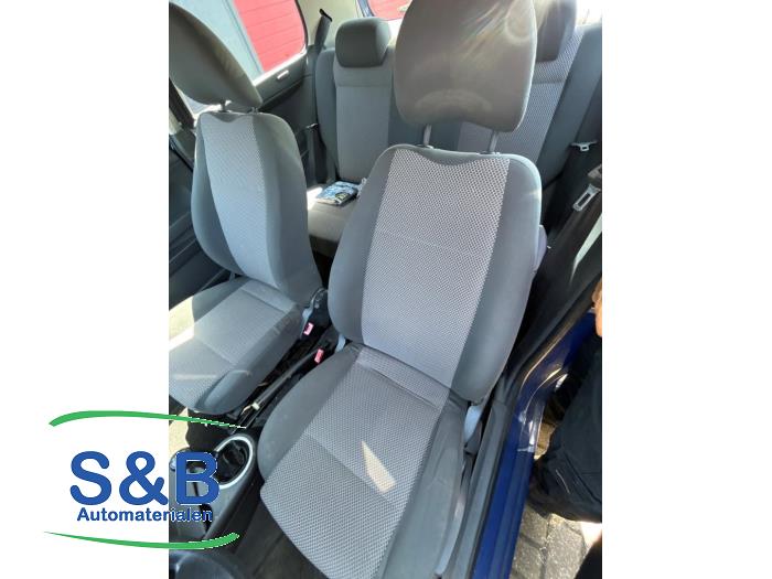 Używane Fotel lewy Volkswagen Fox (5Z) 1.2 Cena € 75,00 Procedura marży oferowane przez Schaap & Bron