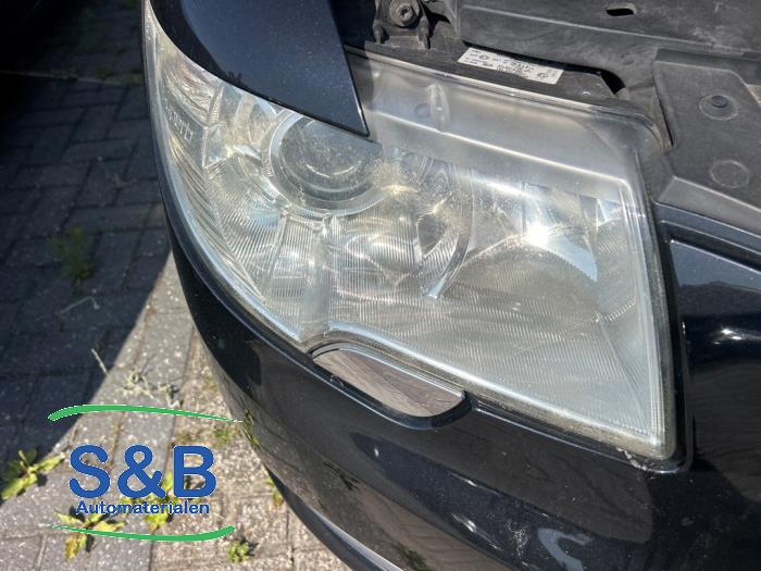 Używane Reflektor prawy Skoda Superb Combi (3TAC/TAF) 1.8 TSI 16V Cena € 90,00 Procedura marży oferowane przez Schaap & Bron