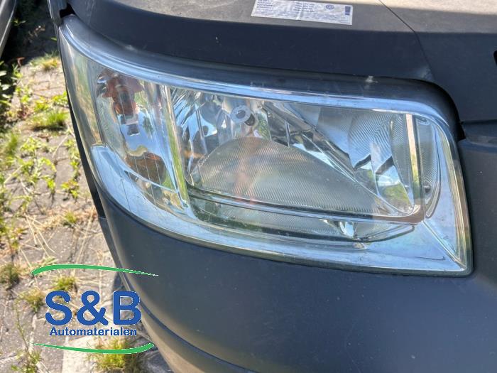 Gebrauchte Scheinwerfer rechts Volkswagen Transporter T5 2.5 TDi Preis € 50,00 Margenregelung angeboten von Schaap & Bron