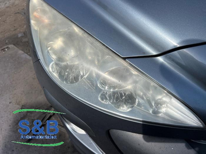 Używane Reflektor prawy Peugeot 308 (4A/C) 1.6 VTI 16V Cena € 75,00 Procedura marży oferowane przez Schaap & Bron
