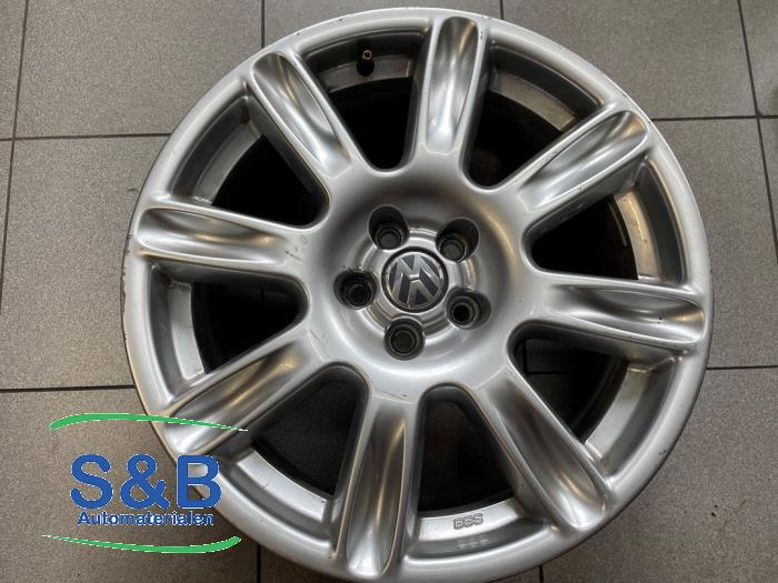 Używane Obrecz Volkswagen CrossPolo (9N3) 1.4 16V 75 Cena € 99,00 Procedura marży oferowane przez Schaap & Bron