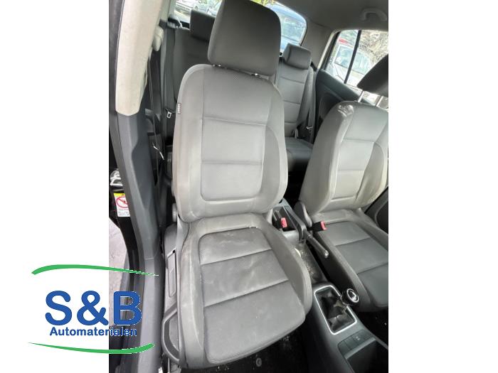 Używane Fotel prawy Volkswagen Golf Plus (5M1/1KP) 1.4 TSI 140 16V Cena € 75,00 Procedura marży oferowane przez Schaap & Bron