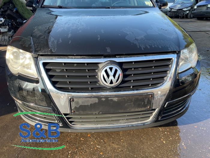 Begagnade Grill Volkswagen Passat Variant (3C5) 1.6 FSI 16V Pris € 75,00 Marginaltabell erbjuds av Schaap & Bron