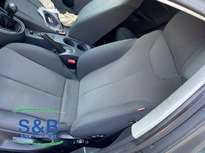 Używane Fotel lewy Seat Leon (1P1) 1.6 Cena € 60,00 Procedura marży oferowane przez Schaap & Bron