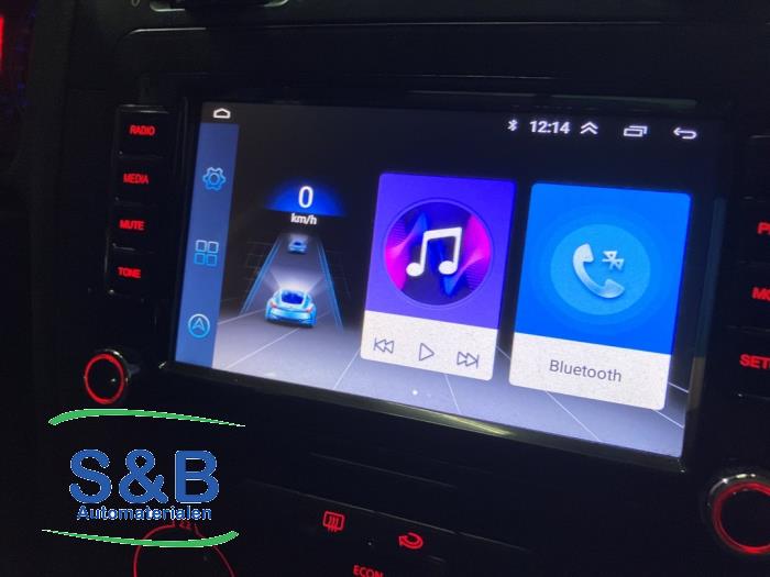 Begagnade Radio Volkswagen Golf V (1K1) 1.6 FSI 16V Pris € 59,00 Marginaltabell erbjuds av Schaap & Bron