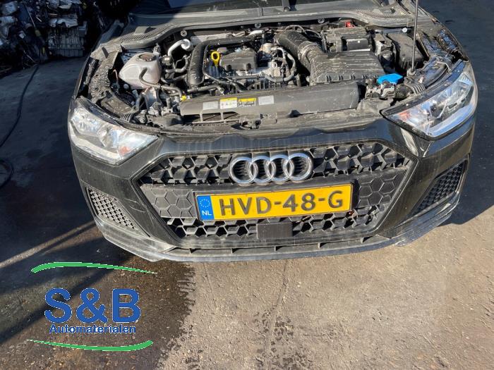 Begagnade Grill Audi A1 Sportback (GBA) 1.0 25 TFSI 12V Pris € 249,00 Marginaltabell erbjuds av Schaap & Bron