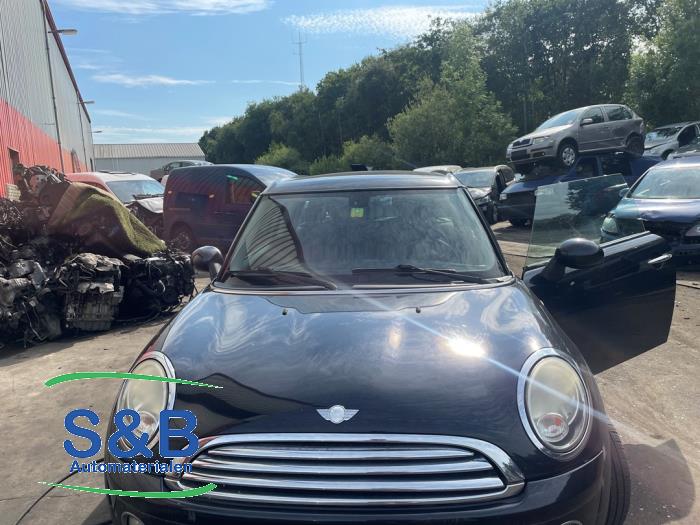 Używane Maska Mini Clubman (R55) 1.6 16V Cooper Cena € 149,00 Procedura marży oferowane przez Schaap & Bron