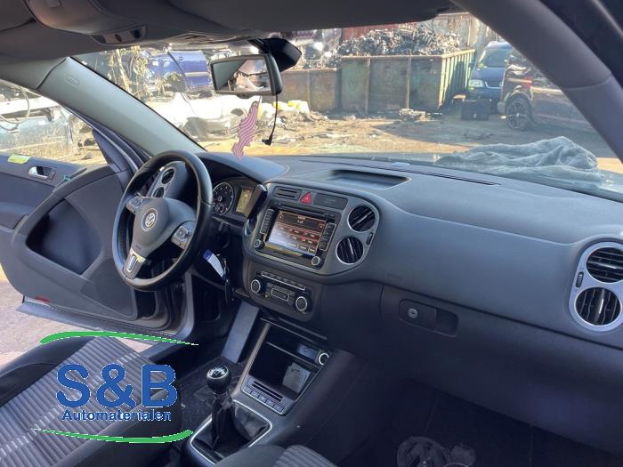 Begagnade Handskfack Volkswagen Tiguan (5N1/2) 1.4 TSI 16V Pris € 40,00 Marginaltabell erbjuds av Schaap & Bron