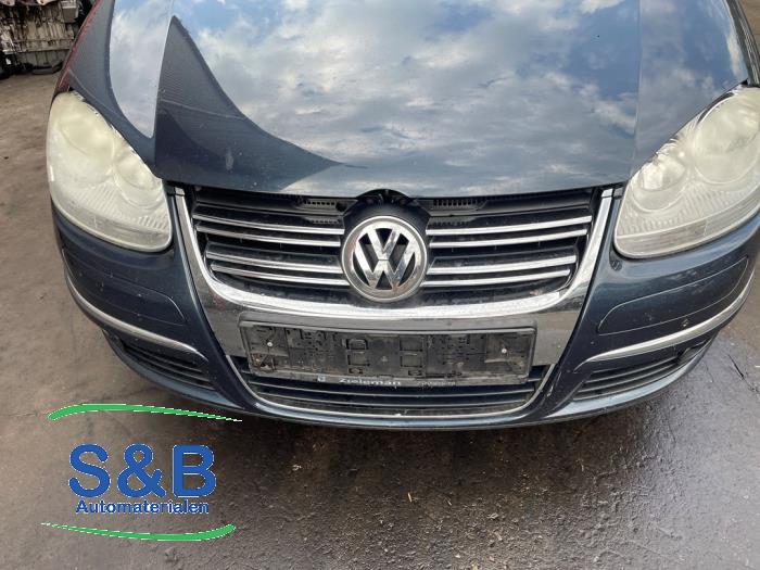 Używane Grill Volkswagen Jetta III (1K2) 1.4 TSI 122 16V Cena € 75,00 Procedura marży oferowane przez Schaap & Bron