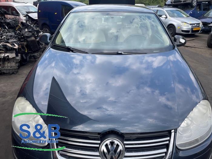Używane Maska Volkswagen Jetta III (1K2) 1.4 TSI 122 16V Cena € 70,00 Procedura marży oferowane przez Schaap & Bron