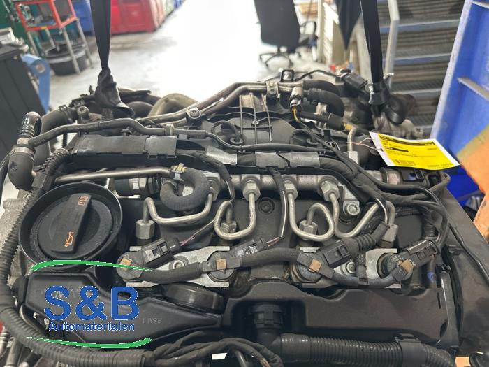 Engine from a Audi A4 Avant (B8) 2.0 TDI 143 16V 2012