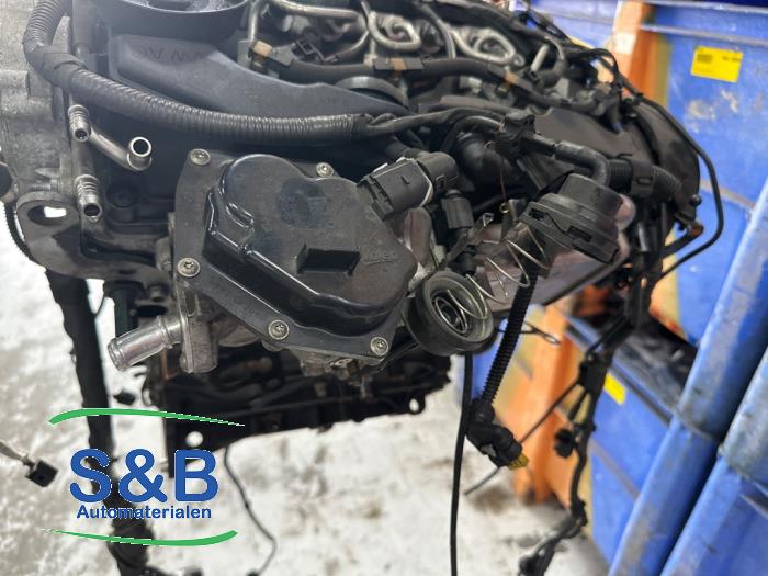 Engine from a Audi A4 Avant (B8) 2.0 TDI 143 16V 2012