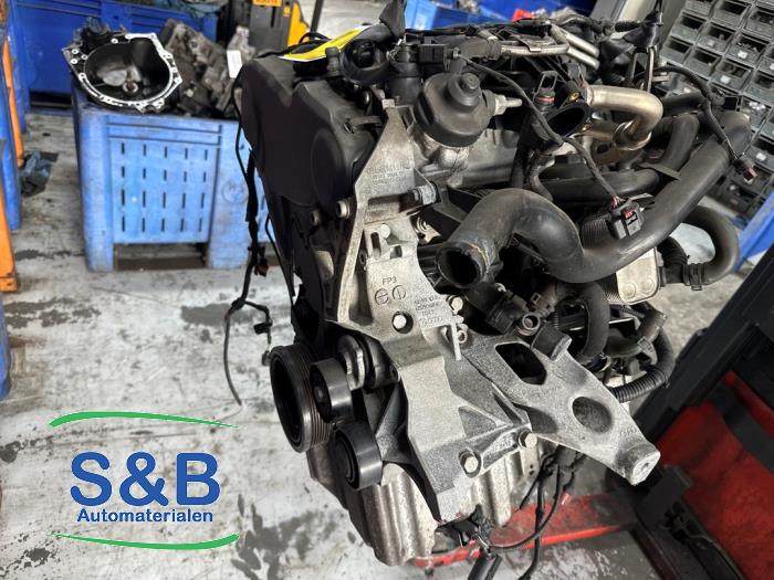 Engine from a Audi A4 Avant (B8) 2.0 TDI 143 16V 2012