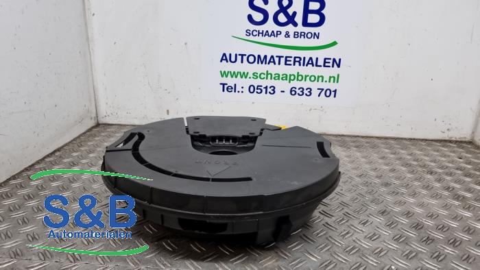Używane Subwoofer Volkswagen T-Roc I 1.5 TSI 16V Cena € 24,99 Procedura marży oferowane przez Schaap & Bron