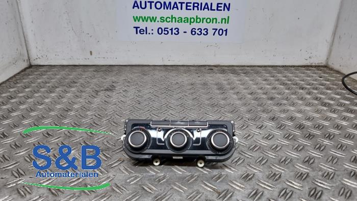 Używane Panel climatronic Volkswagen Caddy III (2KA,2KH,2CA,2CH) 1.6 TDI 16V Cena € 49,99 Procedura marży oferowane przez Schaap & Bron
