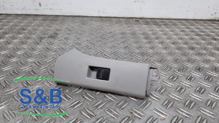 Usados Interruptor de ventanilla eléctrica Toyota Yaris II (P9) 1.0 12V VVT-i Precio € 9,99 Norma de margen ofrecido por Schaap & Bron
