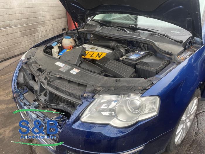 Używane Reflektor lewy Volkswagen Passat Variant (3C5) 1.8 TSI 16V Cena € 49,00 Procedura marży oferowane przez Schaap & Bron