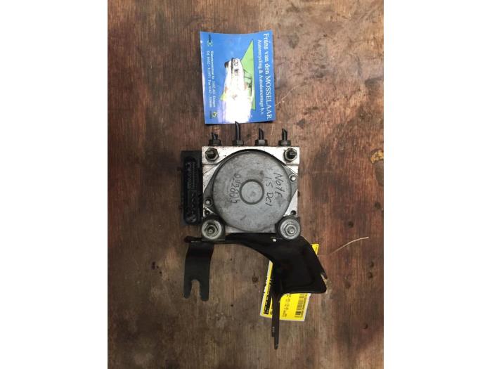 Usagé Bloc ABS Nissan Note (E11) 1.5 dCi DPF Prix € 15,00 Règlement à la marge proposé par F. van den Mosselaar autodemontage