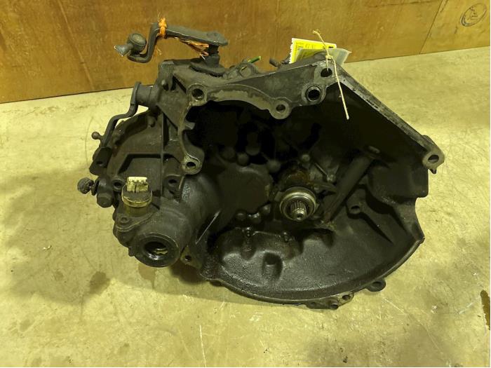 Gebrauchte Getriebe Peugeot 206 (2A/C/H/J/S) 1.1 XN,XR Preis € 125,00 Margenregelung angeboten von F. van den Mosselaar autodemontage
