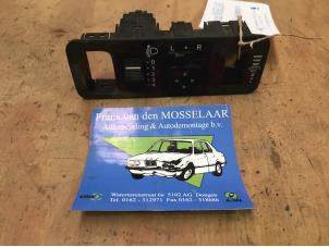 Używane Przelacznik lusterka Mitsubishi Carisma 1.8 GDI 16V Cena € 8,50 Procedura marży oferowane przez F. van den Mosselaar autodemontage