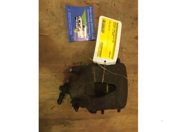 Begagnade Främre bromsok, höger Volkswagen Polo IV (9N1/2/3) 1.2 12V Pris € 25,00 Marginaltabell erbjuds av F. van den Mosselaar autodemontage