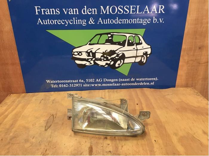 Używane Reflektor prawy Hyundai Accent II/Excel II/Pony 1.3i 12V Cena € 15,00 Procedura marży oferowane przez F. van den Mosselaar autodemontage