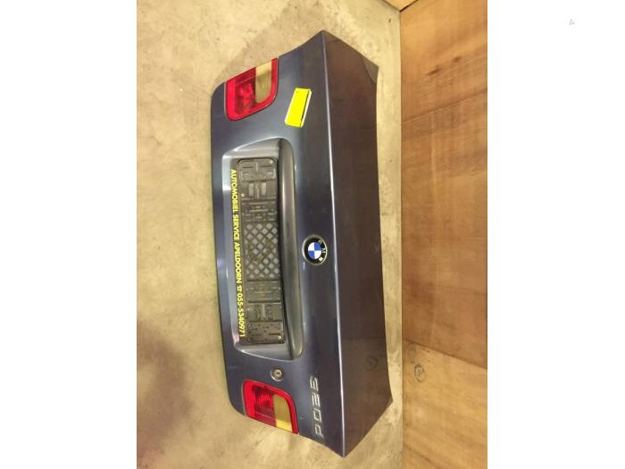 Tailgate from a BMW 3 serie (E46/4) 320d 16V 1999