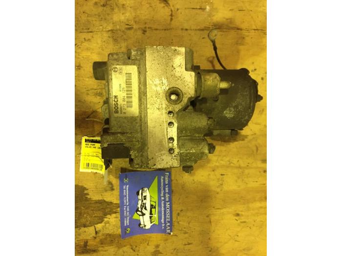 Usagé Bloc ABS Volvo V40 (VW) 2.0 16V Prix € 25,00 Règlement à la marge proposé par F. van den Mosselaar autodemontage