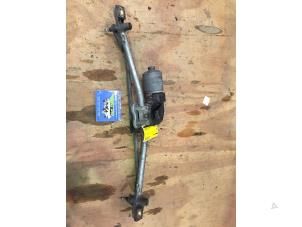 Begagnade Torkarmotor + mekanism Ford Mondeo III Wagon 2.0 16V Pris € 50,00 Marginaltabell erbjuds av F. van den Mosselaar autodemontage