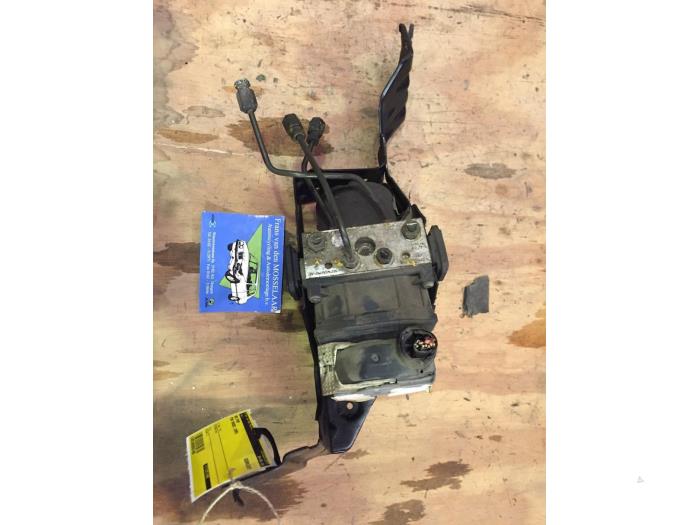 Begagnade ABS-pump Ford Mondeo III Wagon 1.8 16V Pris € 15,00 Marginaltabell erbjuds av F. van den Mosselaar autodemontage