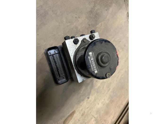 Używane Pompa ABS Volkswagen Polo IV (9N1/2/3) 1.4 TDI 70 Cena € 15,00 Procedura marży oferowane przez F. van den Mosselaar autodemontage