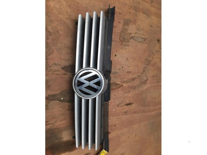 Używane Grill Volkswagen Bora (1J2) 1.4 16V Cena € 20,00 Procedura marży oferowane przez F. van den Mosselaar autodemontage