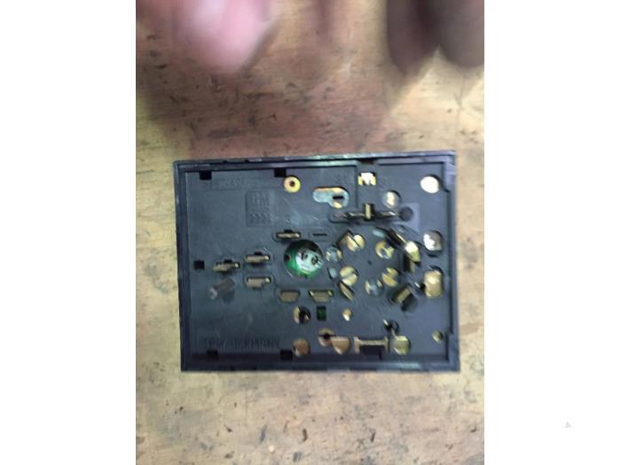 Light switch from a Opel Astra G (F08/48)  2005