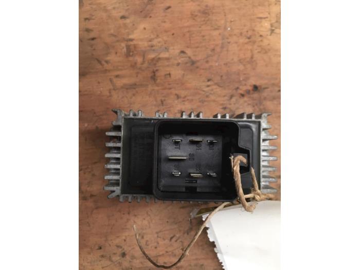 Glow plug relay Opel Astra H 55354141