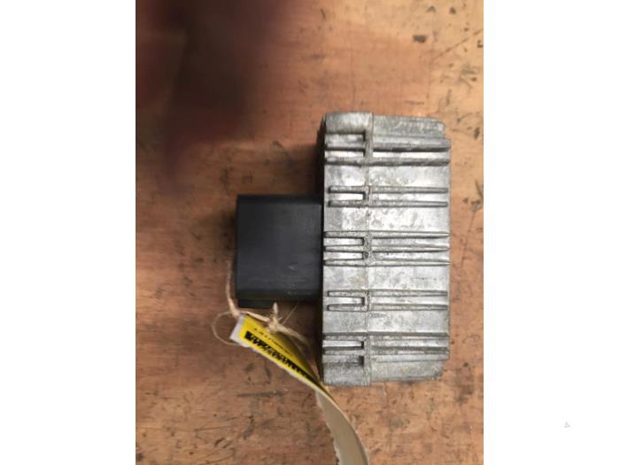 Glow plug relay Opel Astra H 55354141