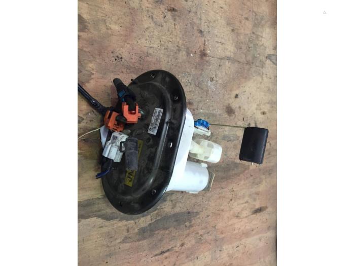 Usagé Pompe à carburant Kia Sportage (JE) 2.0 CRDi 16V 4x2 Prix € 35,00 Règlement à la marge proposé par F. van den Mosselaar autodemontage