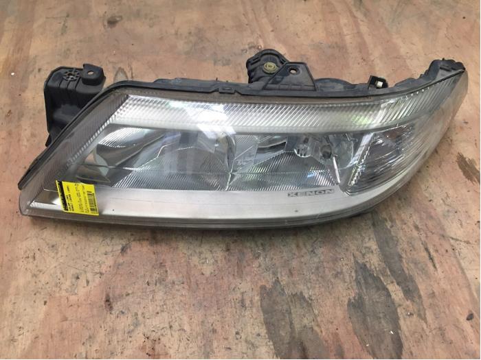 Używane Reflektor lewy Renault Laguna II Grandtour (KG) 1.6 16V Cena € 25,00 Procedura marży oferowane przez F. van den Mosselaar autodemontage